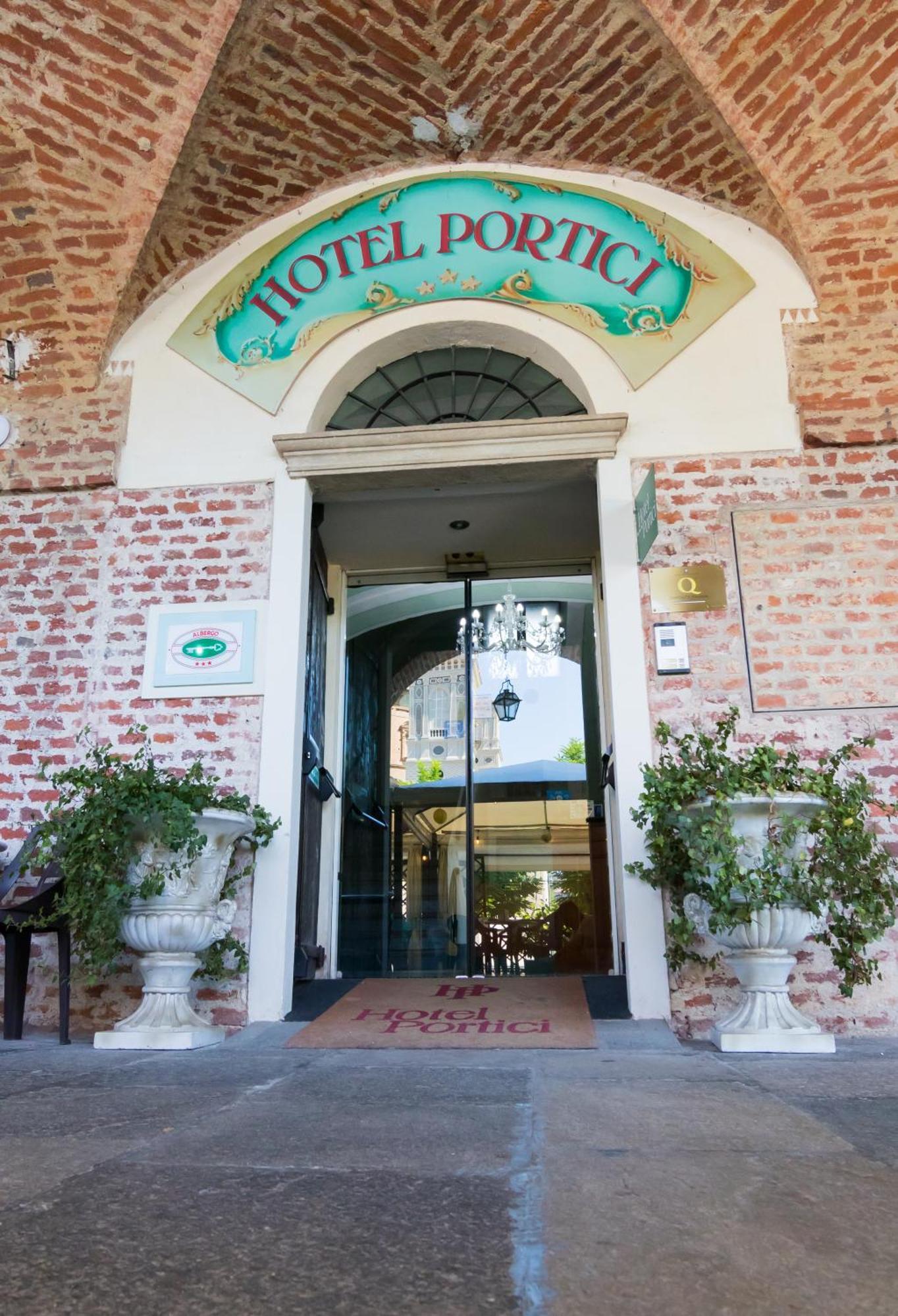 Hotel Portici Vicoforte Екстериор снимка