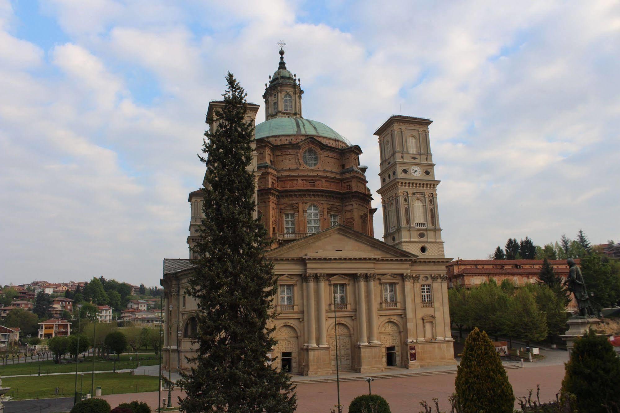 Hotel Portici Vicoforte Екстериор снимка