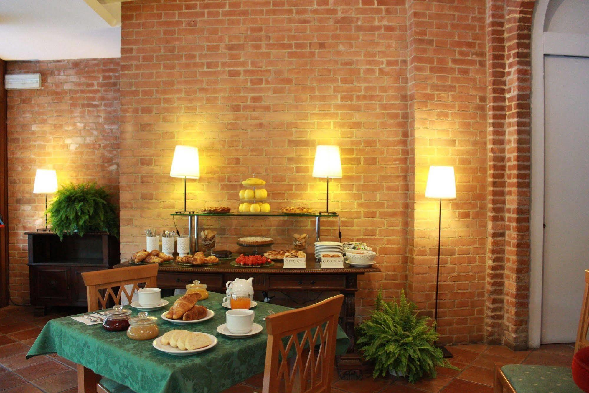 Hotel Portici Vicoforte Екстериор снимка